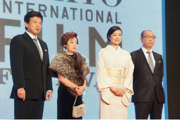 【第27回東京国際映画祭】鈴木京香の美しい着物姿、三浦友和&三浦貴大の親子共演…レッドカーペット 画像