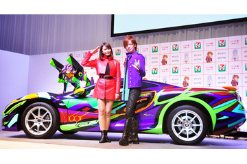「エヴァ」の1,600万円スーパーカー披露! 加藤夏希&DAIGOコスプレで登場 画像