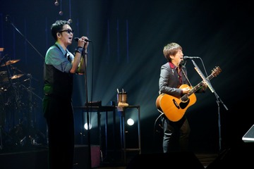 コブクロ、初のアコースティックライブ慣行! 画像