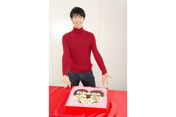 羽生結弦、特大手作りチョコに笑顔！ 「恥ずかしいですけど本当嬉しい」 画像