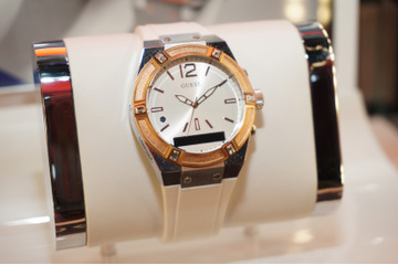 【MWC 2015 Vol.56】米アパレルブランド“GUESS”、初めてスマートウォッチを発表 画像