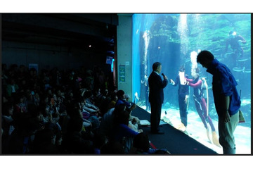 水中で名刺交換? 「水中入社式」を公開 画像