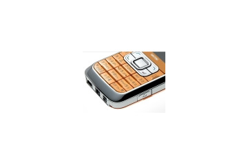 むしろ海外で便利、ドコモNM705iは19日より発売開始 画像