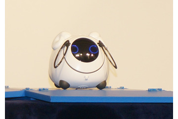 NTTドコモとタカラトミー、自然言語で会話ができる“おはなしロボット”「OHaNAS」 画像