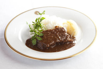 【おとなのグルメ】資生堂パーラーの高級カレー！ 夏野菜や上質和牛をたっぷりと 画像