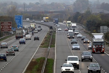 英国政府、高速道路でEVのワイヤレス充電実験へ 画像