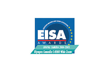 オリンパスのCAMEDIA C-8080、「EISA デジタルカメラ オブ ザ イヤー 2004-2005」受賞 画像