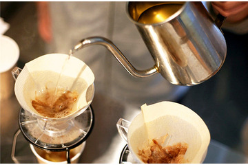 コーヒー器具で“味噌汁”をドリップ!? 原宿にミソスープスタンド期間限定オープン 画像
