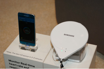 【IFA 2015】睡眠を分析してスマホアプリで健康に！ サムスンのIoTデバイス「SleepSense」 画像