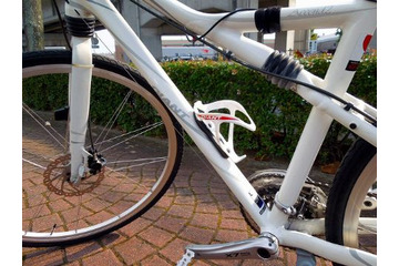 目立たずに設置できる薄型軽量の自転車用盗難防止センサーが登場…プロテクタ 画像