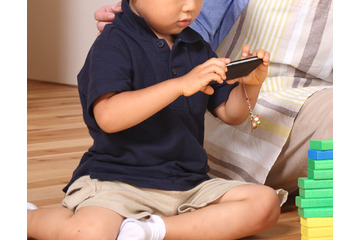 2歳時の約半数が週2日以上利用……幼児と保護者のスマホ利用調査 画像