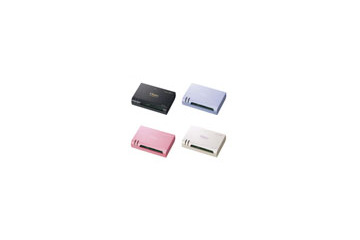 34種類のメディアに対応する小型カードリーダー/ライター——4色カラバリで実売1,780円 画像