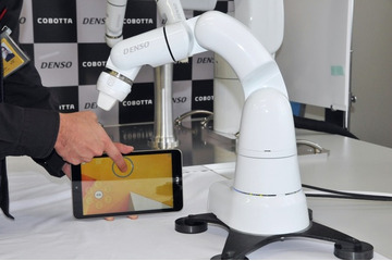 隣でロボットが作業!? 世界最小クラス「COBOTTA」初公開 画像