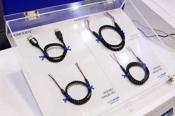 【国際ロボット展】配線のたるみ防止! 伸縮する電線「ROBODEN」 画像