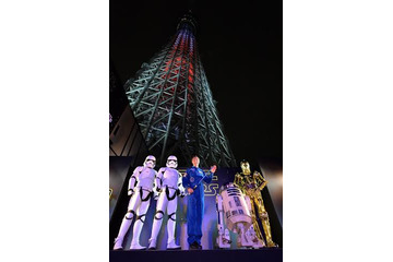 「スター・ウォーズ」本日公開!東京スカイツリーがライトセーバーに変身 画像