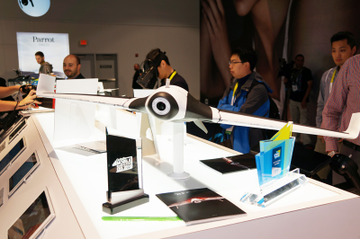 【CES 2016】パロットから全翼機タイプが登場！大ブレイクから1年の“ドローン”はどうなる？ 画像