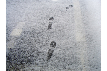 都心で積雪、交通機関に乱れ 画像