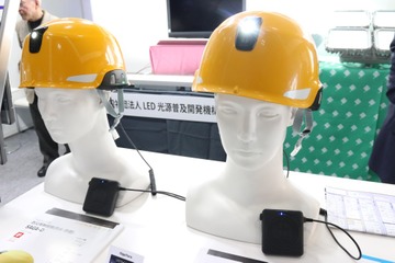 無線機なのに頭部も守る！ヘルメット型防災用無線機 画像