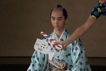 羽生結弦、ちょんまげ姿で映画初出演! 阿部サダヲ「キレイでした」 画像