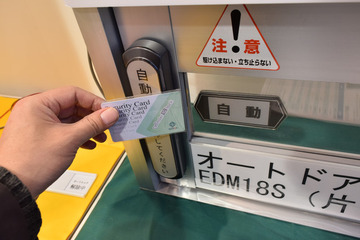 自動ドアのセキュリティを強化!後付け型IC認証式タッチスイッチ 画像