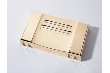 約55万円&限定10台!24金ファミコン互換機 画像