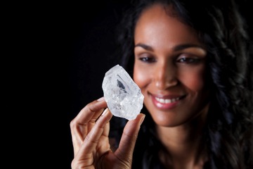 過去100年で最大のダイヤモンド原石、オークションに…75億円超か 画像