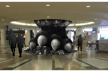 池袋サンシャインシティに巨大なゴジラの足が登場 画像