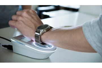 ついに一般発売! “おサイフケータイ”対応のソニー製スマートウォッチ「wena wrist」 画像
