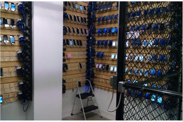 Facebook、自社データセンター内でスマホ2,000台をテストしていた! 画像