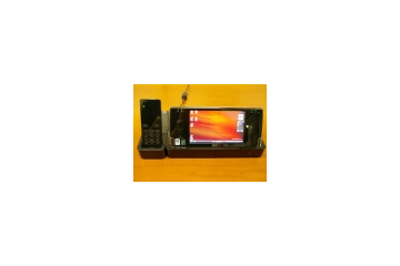 【フォトレポート】WILLCOM D4の実機写真——クレードルでカメラモード起動してみる 画像