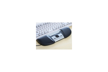 PC操作時の手首の負担を軽減! パームレスト一体型のUSBタッチパッド 画像