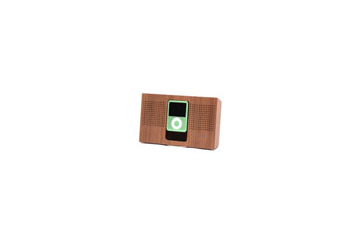 天然木を使用したフラットデザインのiPod用スピーカー 画像