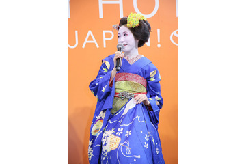 まゆゆ、舞妓姿でイベント登場!豊川悦司がエスコート 画像