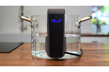 自宅でも簡単に！ スマホと連携できる真空調理器「Sansaire Delta」 画像