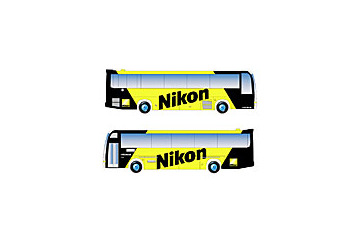 ニコンのラッピングバスが大阪・伊丹空港に登場 画像