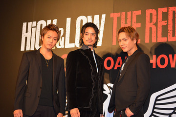 斎藤工、またも変態発言!TAKAHIRO&登坂広臣に挟まれ「いい匂い」 画像