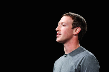 FacebookのザッカーバーグCEO、米大統領選の誤報記事の排除ガイドラインについて投稿 画像