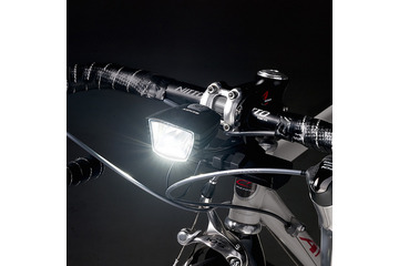 スマホも充電OK!280ルーメンの自転車用LEDライト 画像