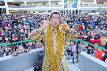 「こんなに日本人いたんですね」！ピコ太郎が初のフリーライブで人混みにビックリ 画像