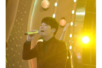 星野源、NHK紅白で「恋」披露!新垣結衣、審査員席で控えめに… 画像