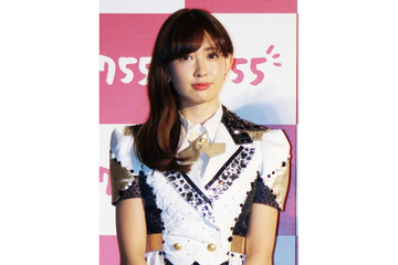 小嶋陽菜が”最後の”制服姿披露!ファンは「16歳かな」「まだまだいける」 画像