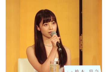 橋本環奈、ドキッとするデート服やオフショット「胸元が反則!」 画像