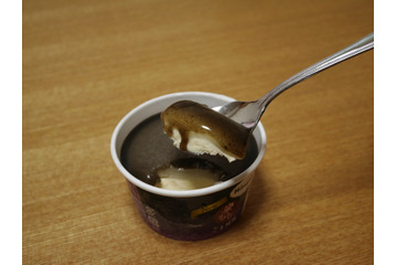 ハーゲンダッツの「華もち」シリーズ新商品「きなこ黒みつ」「ごま胡桃」を食べてみた! 画像