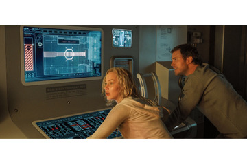 映画「パッセンジャー」特別映像が公開に！艶かしいキスシーンも収録 画像