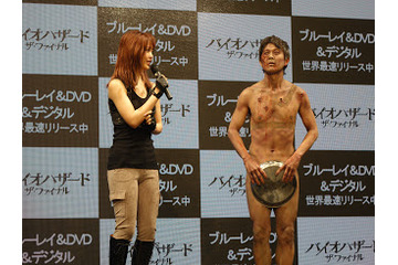 アキラ100%、ゾンビ姿でお盆芸披露 画像