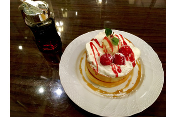 抜群のおいしさ!星乃珈琲店「苺とふんわりクリームのスフレパンケーキ」を食べてきた 画像