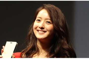 佐々木希、キス顔ショットを披露!「超絶天使」とファン絶賛 画像