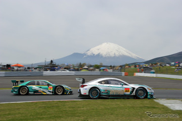 AKB48・太田奈緒がチェッカーフラッグ!SUPER GT 第2戦に9万2100人来場!! 画像