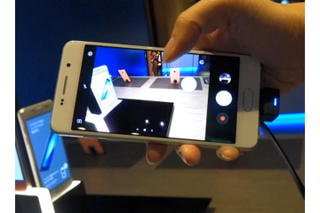 スマホのカメラボタンを押しやすい位置に移動!6月中旬発売「Galaxy Feel」 画像