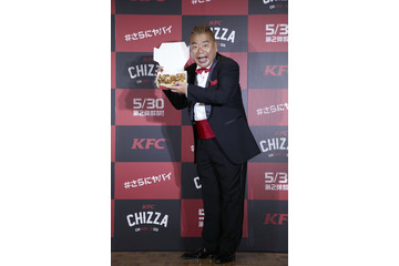 出川哲郎、KFCの新製品を独特の食レポ！「もはや何を食べているのか分からない」 画像